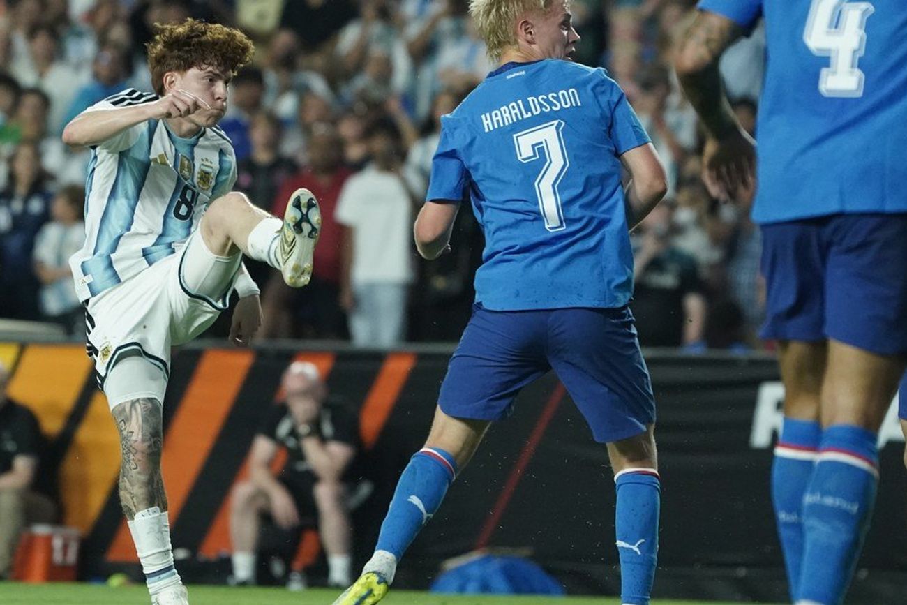 Valentín Barco y el gol de Argentina ante Islandia.