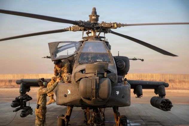 Helicóptero de ataque AH-64 Apache.