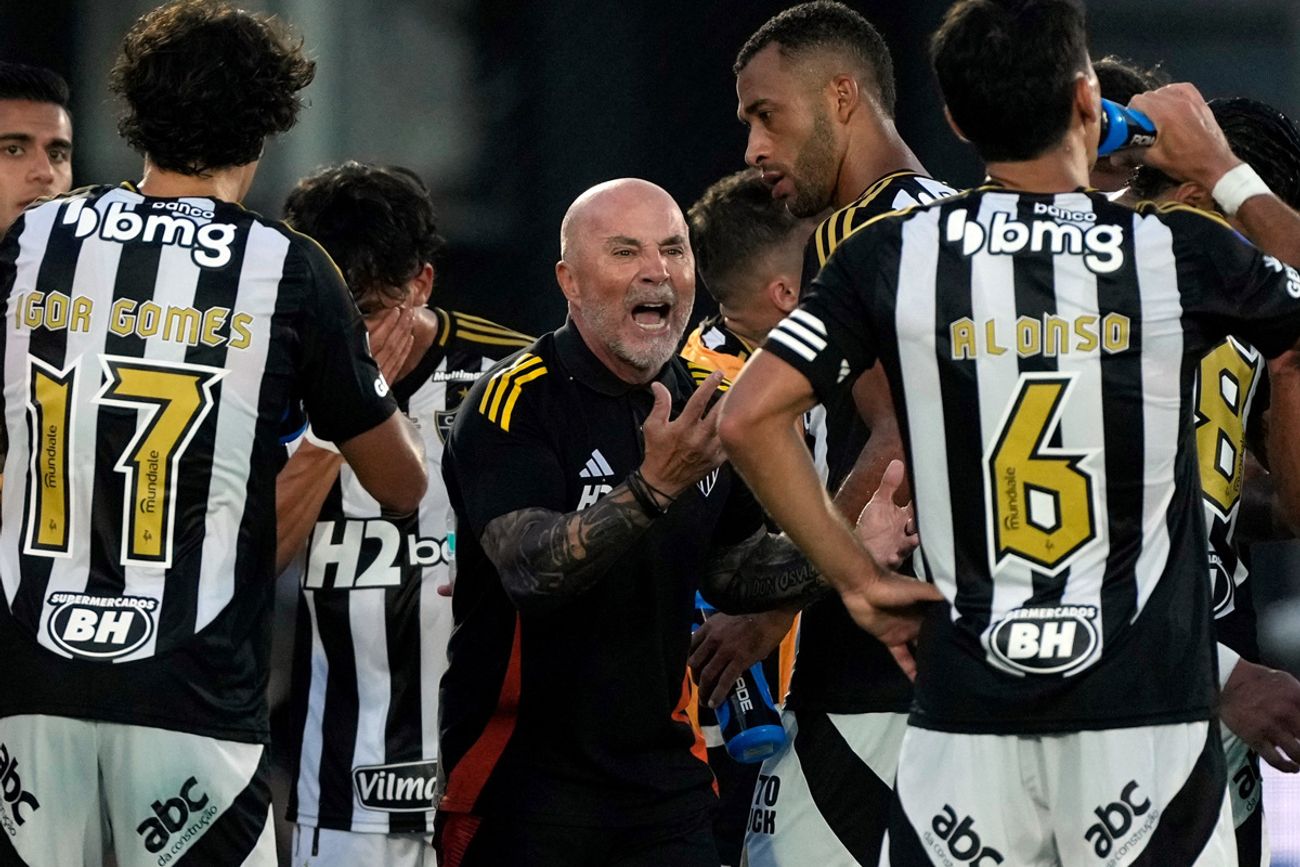Sampaoli durante su etapa como DT en Mineiro.