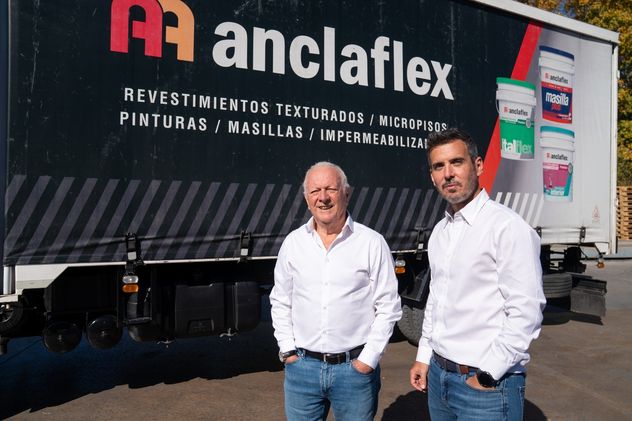 Alfonso Bonfiglio, fundador de Anclaflex, junto a su hijo Emiliano, actual CEO de la compañía.