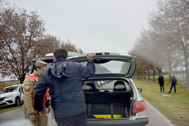 Búsqueda de la adolescente, este martes, con controles en todas las rutas de la zona de Colonia Caroya. 