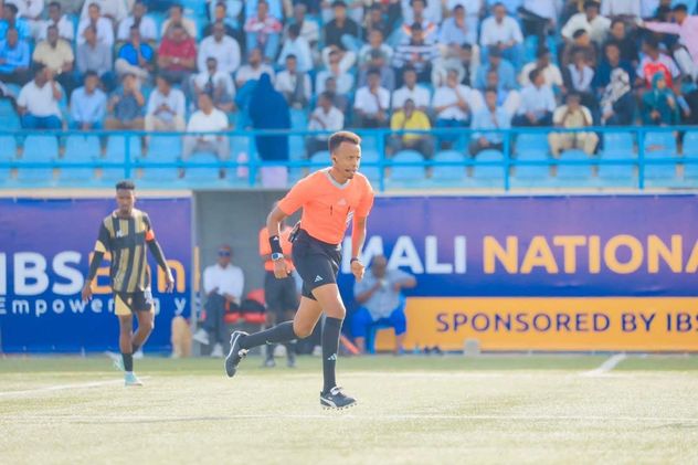 Omar Abdulkadir Artan, el árbitro que no pudo ingresar a Estados Unidos para el Mundial.