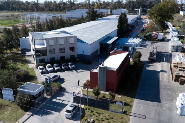 Planta de Anclaflex ubicada en el Polo Industrial General Rodríguez (Don Juan Lumbreras 2.201 – RP24, Buenos Aires).