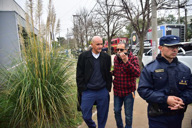 Búsqueda de Luciana Barrios Alarcón. Luis Gutiérrez, abogado de la familia, presente en la búsqueda de la adolescente de Colonia Caroya.