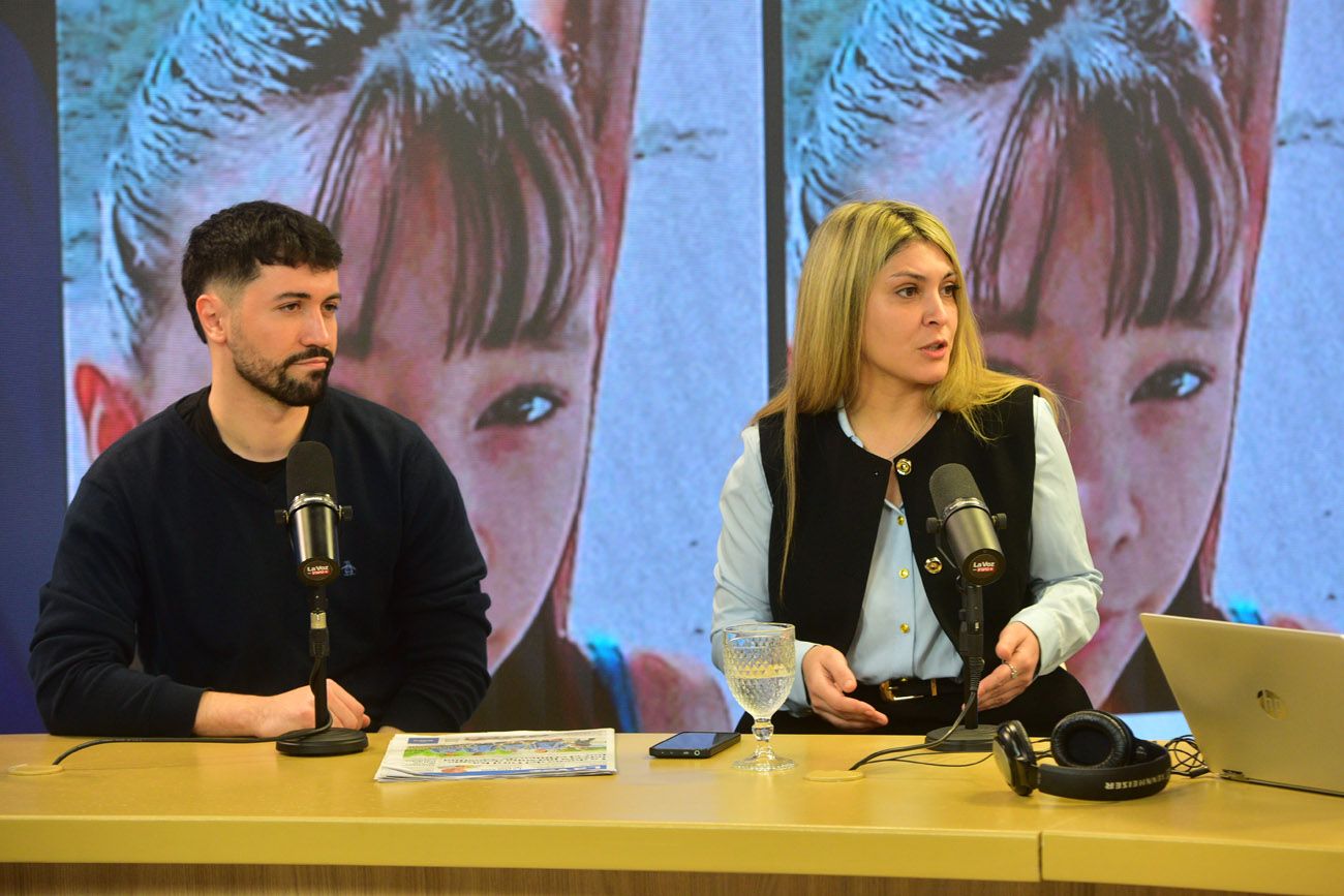 Fernanda Alaniz y Gino Torreani, abogados del padre de Agostina Vega, en el streaming de La Voz en vivo. (Nicolás Bravo / La Voz)