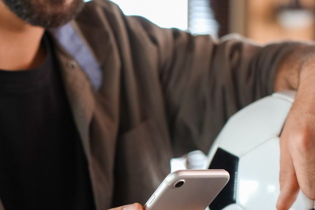 Las plataformas con dominio ".bet.ar" tributan en el país y destinan parte de sus recursos a programas sociales de salud y educación.