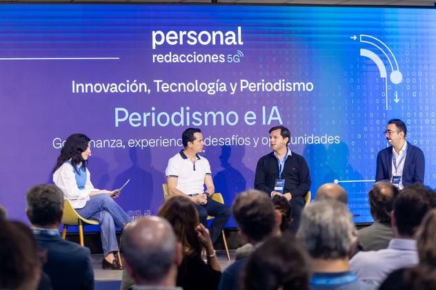 Juan Carlos López Calvet, Marcos Calligaris y Patricio Caruso durante el evento "Innovación, Tecnología y Periodismo" en el edificio de Personal.