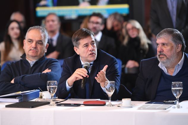 El senador Mariano Recalde (Popular) en la Comisión de Acuerdos