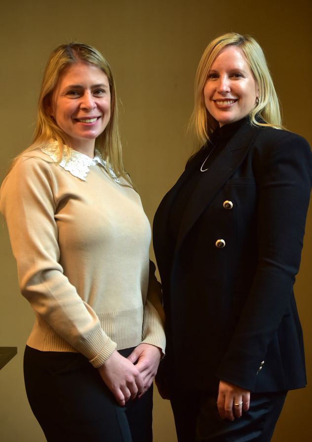 Cecilia Taburet y María Constanza Pereyra Esquivel, psicólogas. (Nicolás Bravo / La Voz)