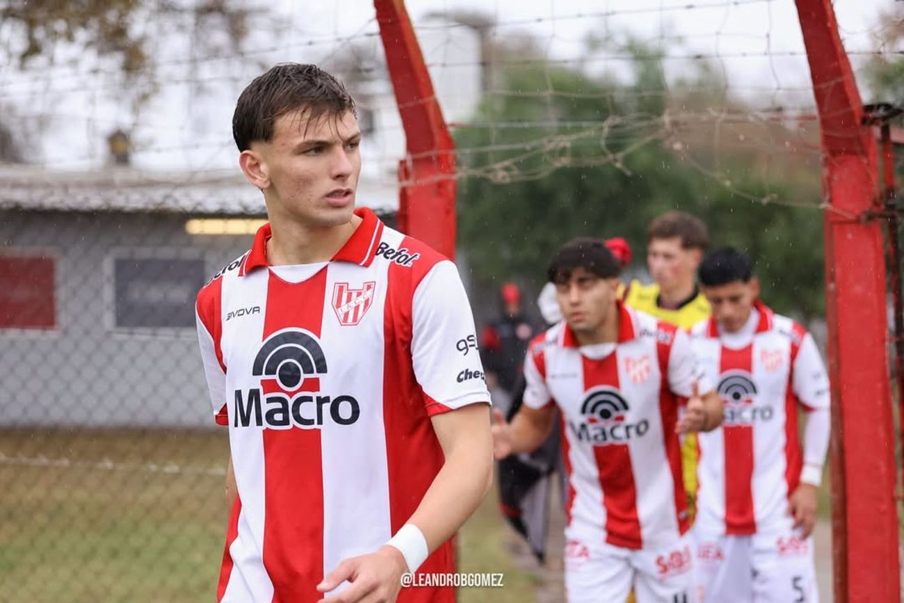 Bautista Bujedo, delantero de Instituto.