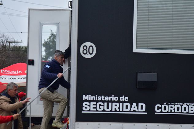 Búsqueda de Luciana. El ministro Quinteros encabeza la búsqueda de la adolescente en Colonia Caroya.