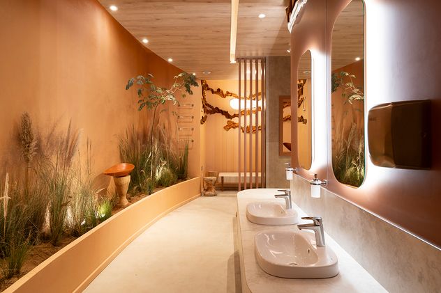 ESPACIO 8. Redefine el concepto de baño público como un espacio donde el diseño habita lo cotidiano, transformando una pausa necesaria en una experiencia de confort . Una "arquitectura de uso compartido" integral.
