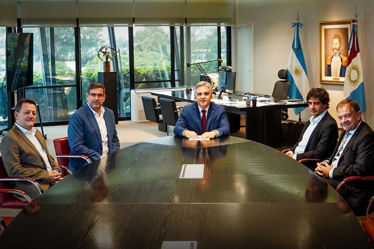 Pablo Viera, Raúl Paolasso, Martín Llaryora, Hernán Lacunza y Ércole Felippa en la nueva conformación del directorio de Bancor.