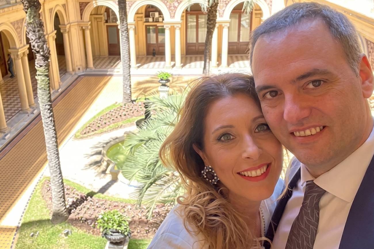 Qué es la Ley de Inocencia Fiscal a la que adhirieron Manuel Adorni y su esposa Bettina Angeletti