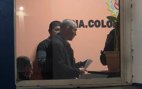 El fiscal de Jesús María, Guillermo Monti, en la sede policial de Colonia Caroya, en las horas más complejas de la búsqueda de la adolescente.