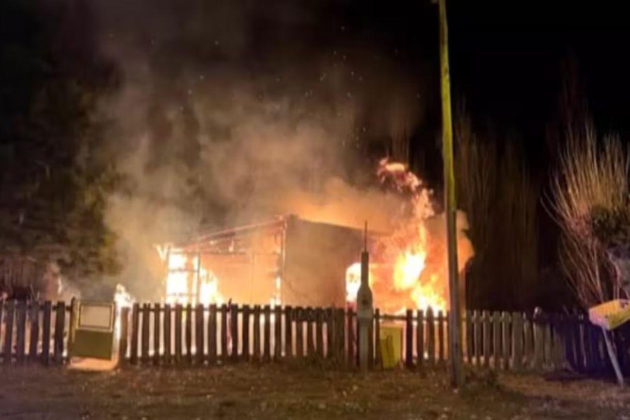Atentado en Chubut: incendiaron la casa del abuelo de un intendente y detuvieron a un exempleado
