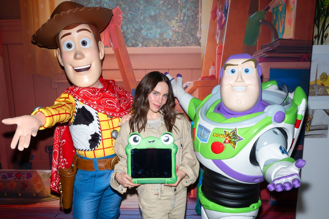 Belinda se suma a Toy Story 5 en la voz de Lilypad