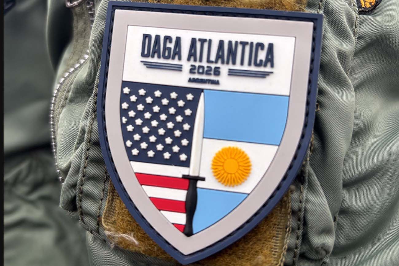 Logo de las operaciones Daga Atlántica, entre los ejércitos de Argentina y Estados Unidos.
