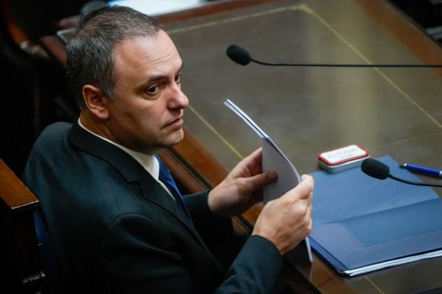 Adorni rectificó su declaración jurada: declaró U$S 513.000 en Bitcoin y justificó su patrimonio familiar