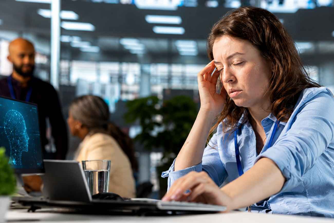 Más de 840.000 muertes al año vinculadas a riesgos psicosociales del trabajo, principalmente por enfermedades cardiovasculares, trastornos mentales y suicidio.