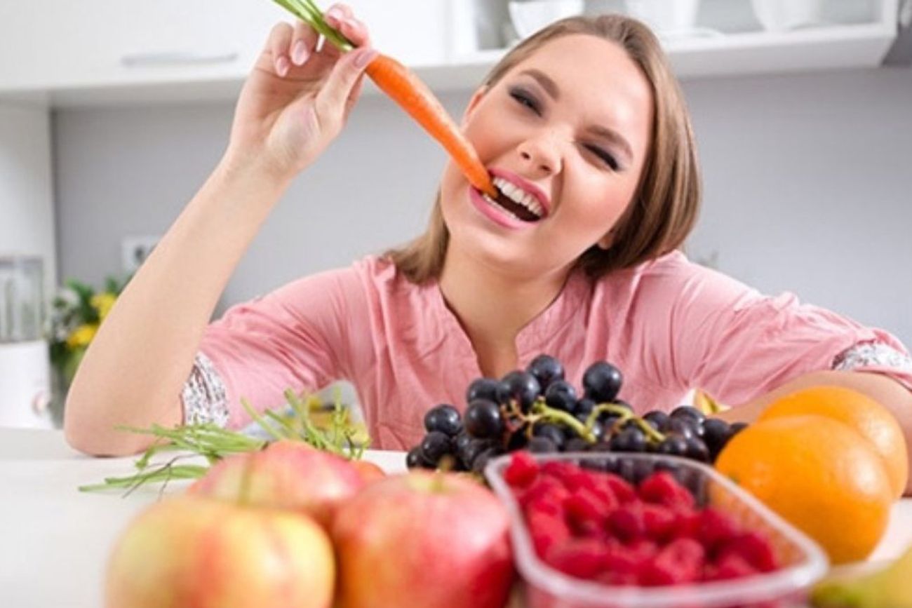Frutos rojos, cítricos, manzanas y granadas forman parte del grupo de frutas que Harvard destaca por sus propiedades antiinflamatorias.