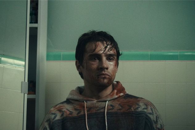 Michael Johnston como "Bear" en "Obsesion".