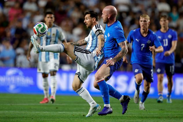 Lionel Messi en el amistoso ante Islandia.