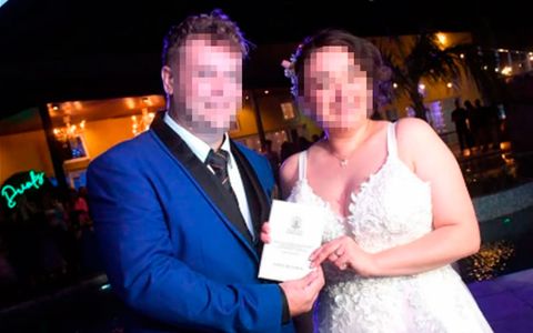 La policía y su esposo en la fiesta que sí tuvieron. (@cristiansachetto en Instagram)