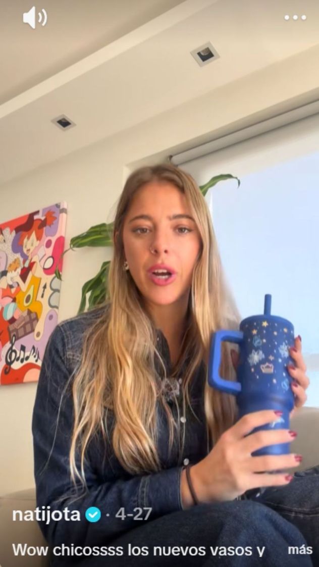 Así combina Nati Jota el diseño moderno con su pasión por el animé.