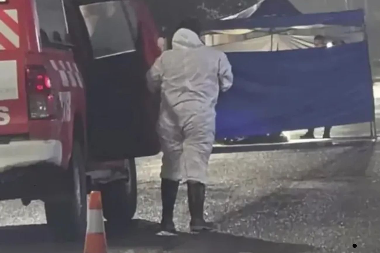 Tragedia: un adolescente atropelló y mató a un hombre, huyó y su padre lo entregó a la policía