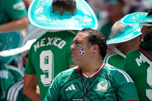 Los fanáticos de México en las gradas esperan el inicio del partido de fútbol del Grupo A de la Copa Mundial entre México y Sudáfrica en la Ciudad de México, el jueves 11 de junio de 2026.