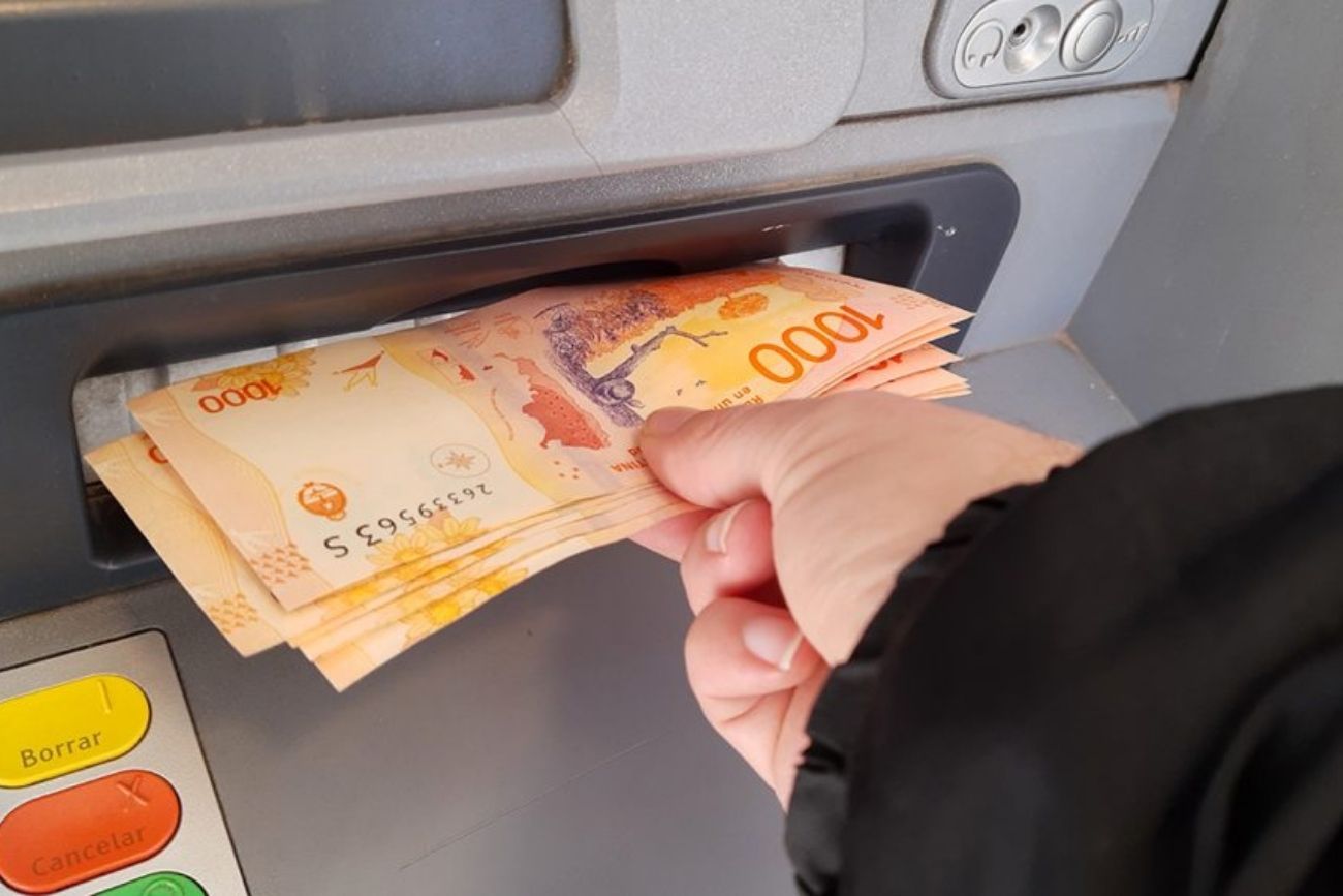 Los límites de extracción varían según el banco y el perfil de cada cliente, aunque muchas entidades permiten ampliarlos desde sus canales digitales.
