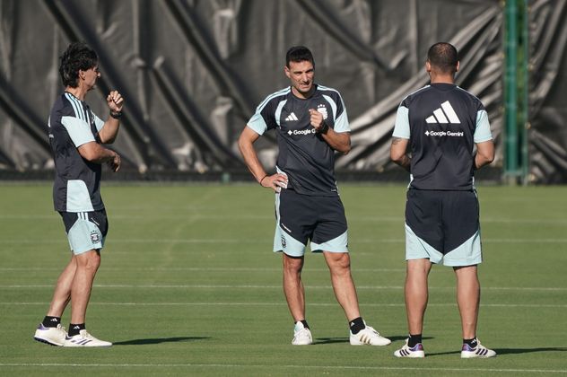 Lionel Scaloni y su cuerpo técnico.
