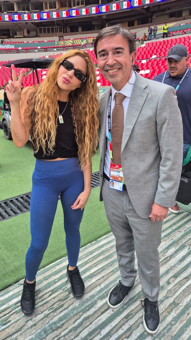 Marcelo Benedetto abandonó el móvil en vivo para conseguir una foto con Shakira
