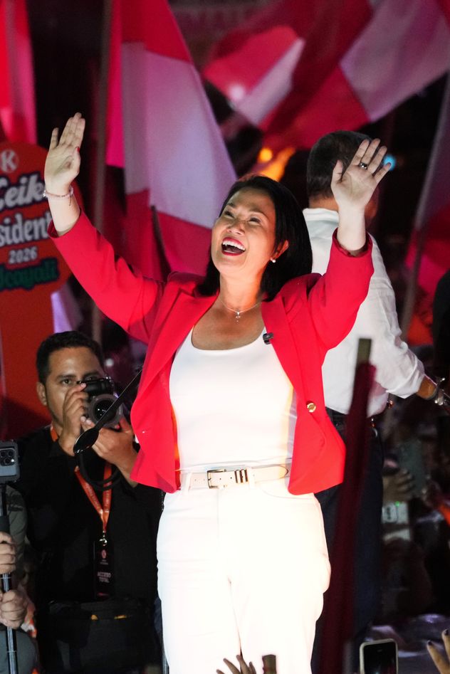 Keiko Fujimori gana la elección de Perú por una escasa diferencia de votos.