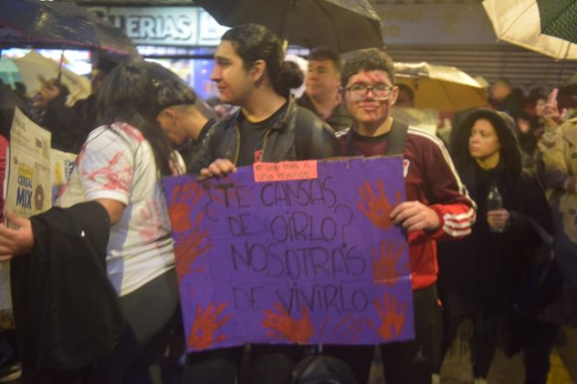 Varones en la marcha Ni Una Menos. 