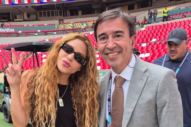 Marcelo Benedetto abandonó el móvil en vivo para conseguir una foto con Shakira.