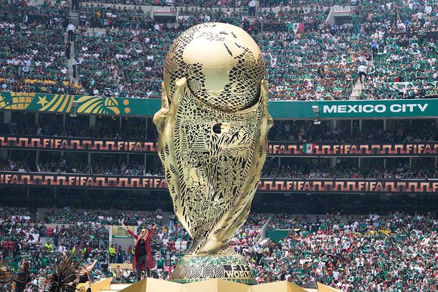 Fher Olvera, cantante de la banda mexicana de pop rock Maná, actúa antes del inicio del partido de fútbol del Grupo A de la Copa Mundial entre México y Sudáfrica en la Ciudad de México, el jueves 11 de junio de 2026.
