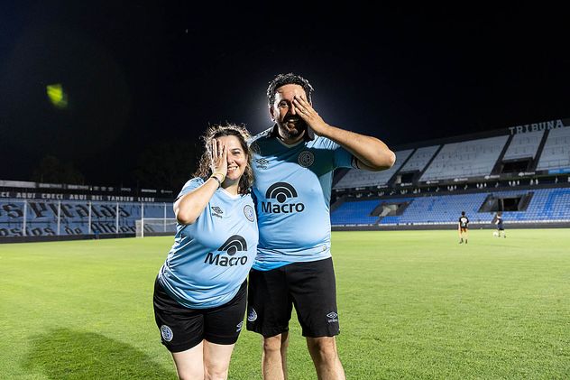 Los socios también juegan en el césped del Julio César Villagra.