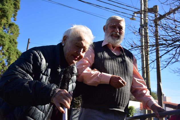 Renée, de 91, y Daniel, de 71. Amores Mayores. La historia de la pareja que se conoció en el hogar de día Las Gracias. 