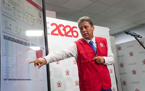 Keiko Fujimori amplía su ventaja por 1303 votos sobre Sánchez en la elección más reñida de la historia de Perú
Foto: AP