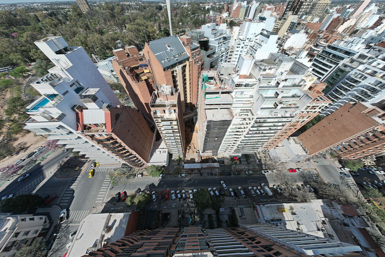 Torre Verante se ubica en Obispo Oro 466, dentro de una zona residencial exclusiva y a metros de los principales parques de la ciudad de Córdoba.