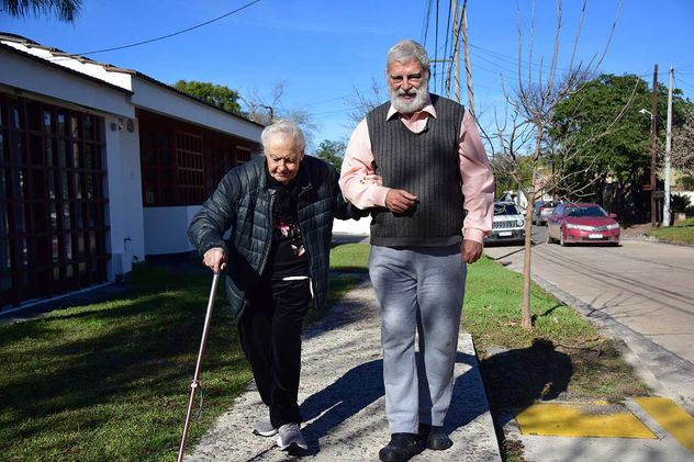 Renée, de 91, y Daniel, de 71. Amores Mayores. La historia de la pareja que se conoció en el hogar de día Las Gracias. 