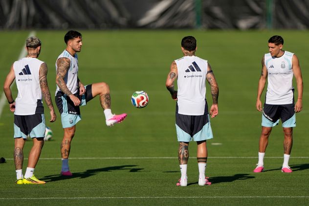 Entrenamiento a puertas abiertas de la selección argentina en Kansas.