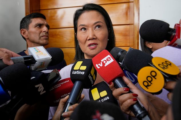 Keiko Fujimori amplía su ventaja por 1.303 votos sobre Sánchez en la elección más reñida de la historia de Perú. Foto: AP