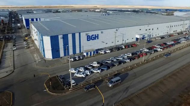 Una histórica empresa patagónica frenó su producción por bajas ventas y puso en alerta a mil trabajadores.