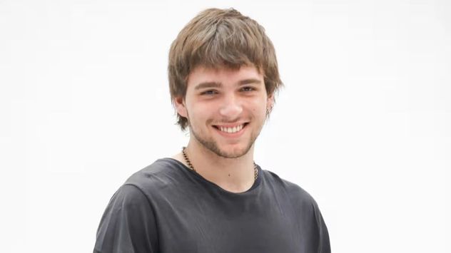 Santino Curto, hijo de Denise Dumas y Germán Barceló, debutó como cantante con la bachata “Arrepentido” y sorprendió al mostrarse por primera vez en televisión junto a su mamá.