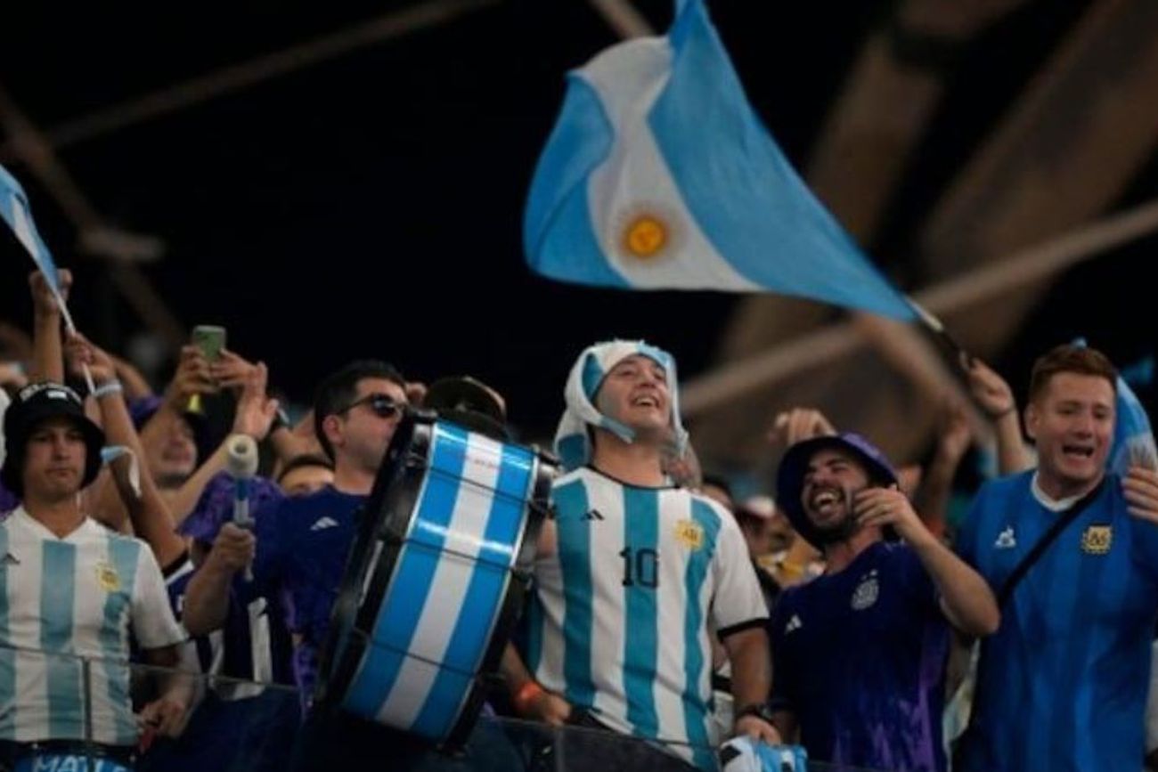 Un estudio realizado entre aficionados estadounidenses ubicó a la hinchada argentina como la más atractiva del Mundial 2026, por delante de Brasil y Estados Unidos.