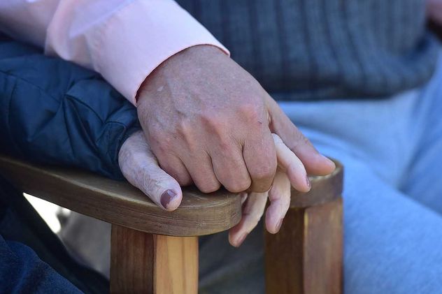 Renée, de 91, y Daniel, de 71. Amores Mayores. La historia de la pareja que se conoció en el hogar de día Las Gracias. 