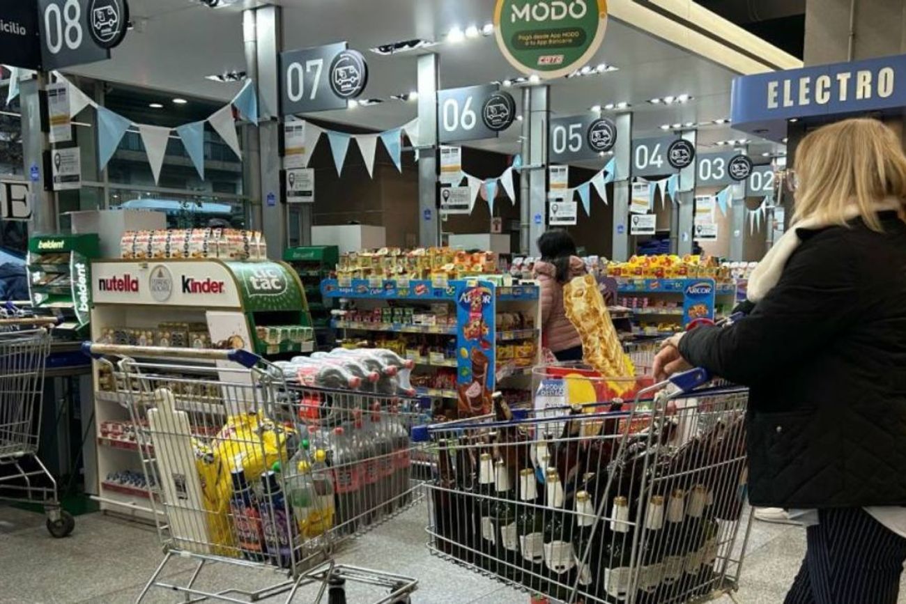 Los supermercados lanzaron promociones especiales en alimentos, bebidas y televisores para acompañar a los fanáticos durante el Mundial 2026.